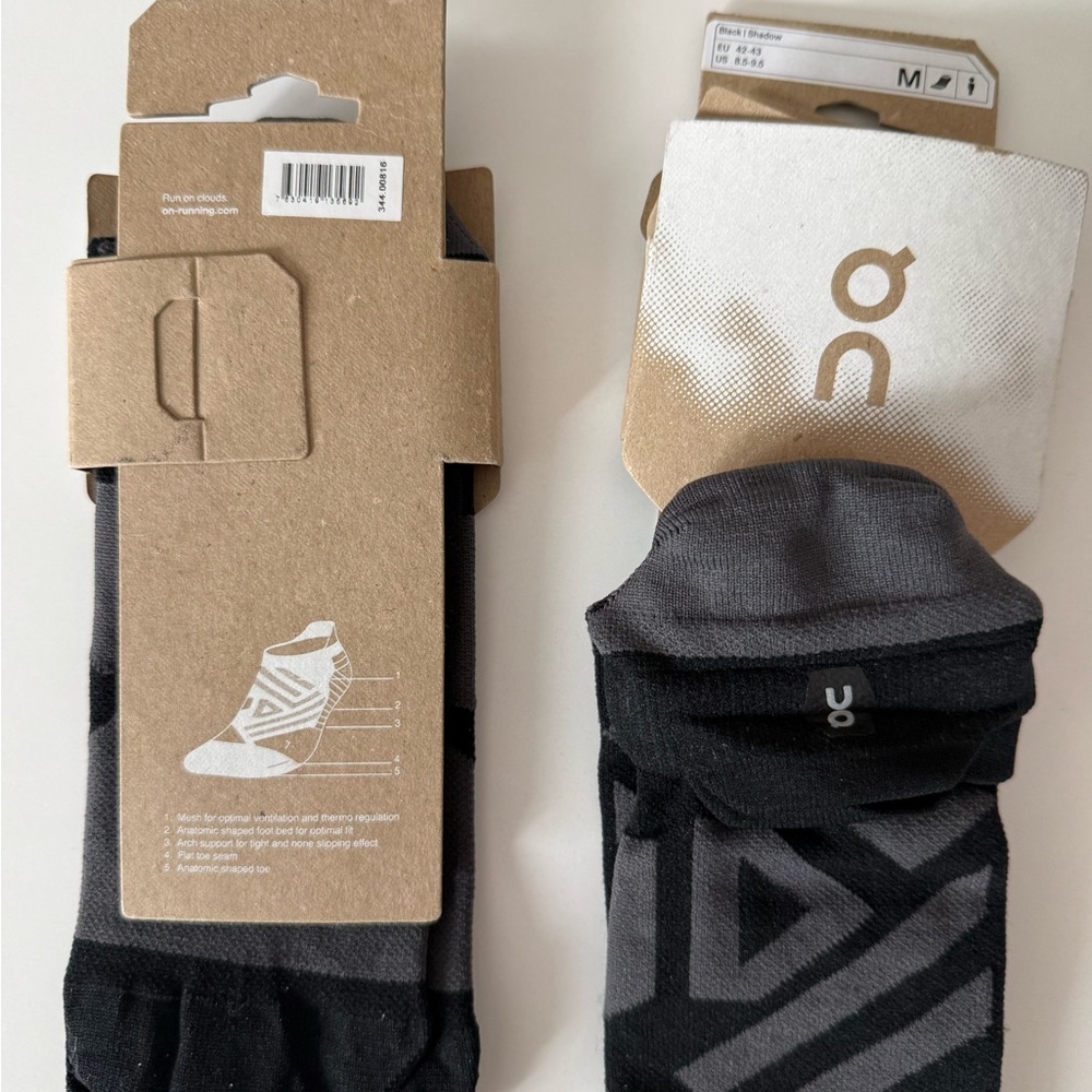 2 pair ON Performance Stretch-jersey Trainer Socks Black - Picture 2 of 3